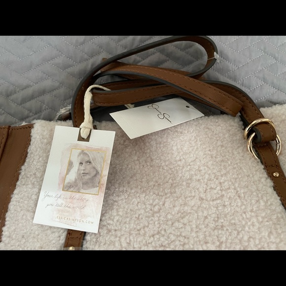 Jessica Simpson Handbag Retails for $118 - Picture 5 of 12